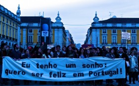 Anti-Troika Demonstration "Ich habe einen Traum. Ich möchte in Portugal glücklich sein." Foto: http://www.flickr.com/photos/pedrosimoes7/ CC BY 2.0
