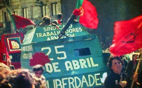 Demonstration am 10. Jahrestag der Revolution in Porto Foto: http://commons.wikimedia.org/wiki/User:Henrique_Matos CC BY-SA 3.0