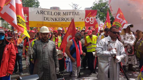 Stahlarbeiter bei der Großdemonstration in Paris am 14. Juni