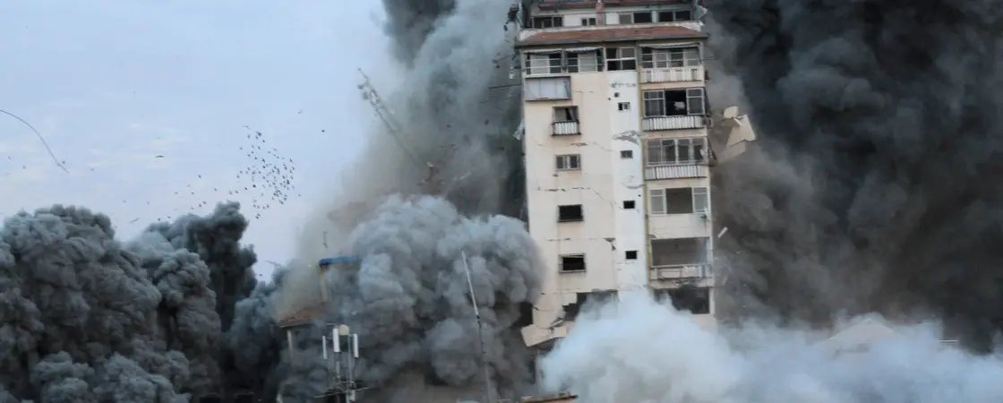 Destruction of Palestine Tower. CC BY-SA 3.0. Author: Palestinian News & Information Agency (Wafa) in contract with APAimages